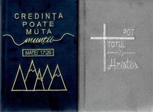 Biblie simplă, medie, cu copertă tare îmbrăcată în catifea (diferite culori) cu text brodat