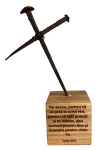 Cub de lemn cu verset cruce din piroane